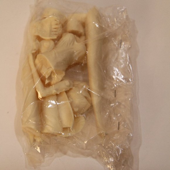 RARE! RARE! - Lynn Minmay  Holding a Cake Big West Model Kit - Picture 5 of 5